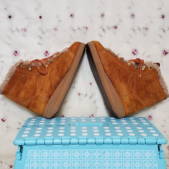 Vintage 70s Polish Snow Bunny Booties - Picture 4 of 10